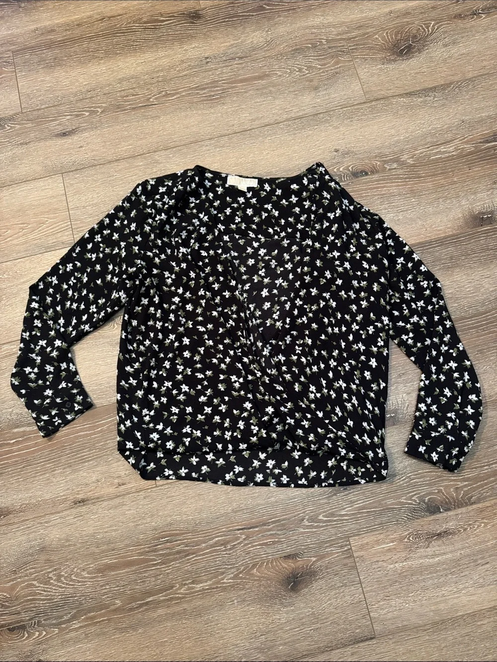 Michael Kors Black Floral Twist-Front Blouse Size: Large
